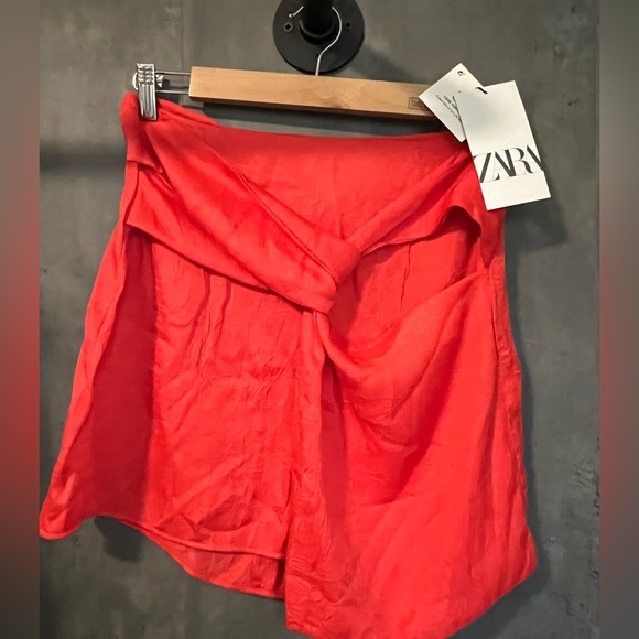 Woman’s Zara NWT Skirt medium - Picture 1 of 4